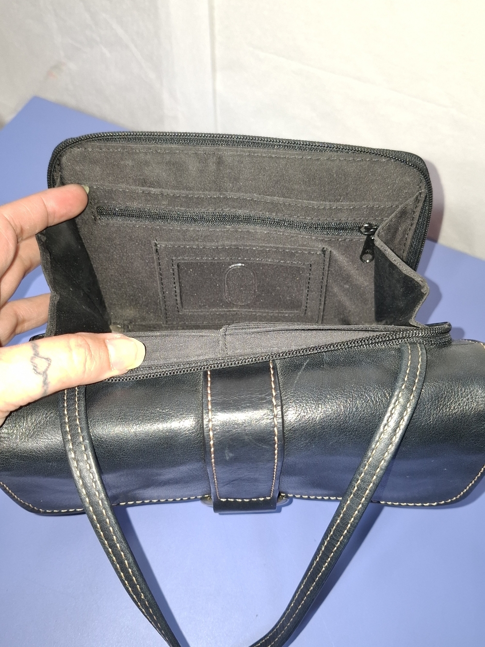 Vintage Fossil Black Leather Crossbody with Ring Detail- EUC - Picture 2 of 10